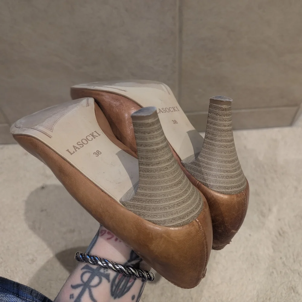 Lasocki Genuine Leather Light Brown Caramel Classic Low Heels SZ 38 (8 US) - Picture 12 of 14